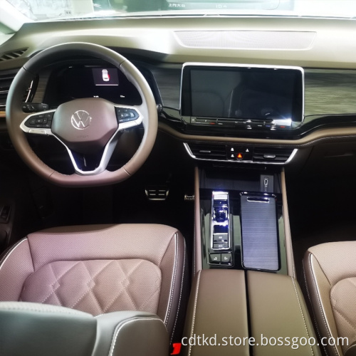 عالي الأداء سريع الشحن 2.0T 220HP L4 VW VILORAN 5 أبواب 7 مقاعد سيارات البنزين MPV سيارة الصين للبيع